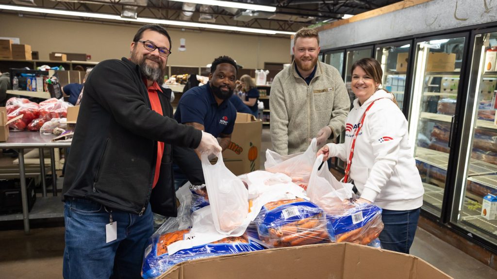 Patriot Mobile Employees Bless Families with Thanksgiving Meals