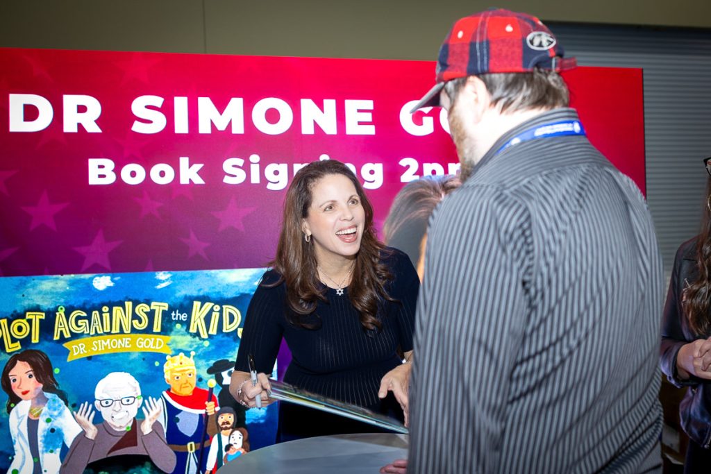 Dr Simone